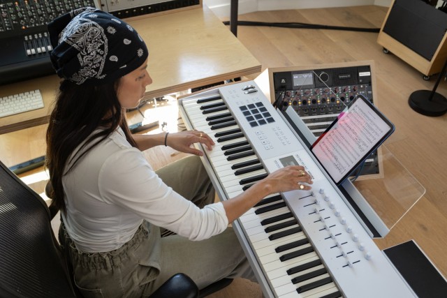 ����-���������� Arturia KeyLab 88 mk3 Black