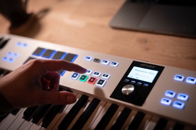 ����-���������� Arturia KeyLab Essential 49 mk3 White