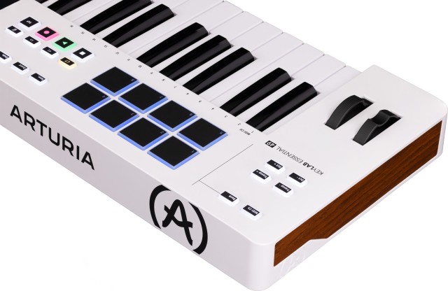 ����-���������� Arturia KeyLab Essential 49 mk3 White