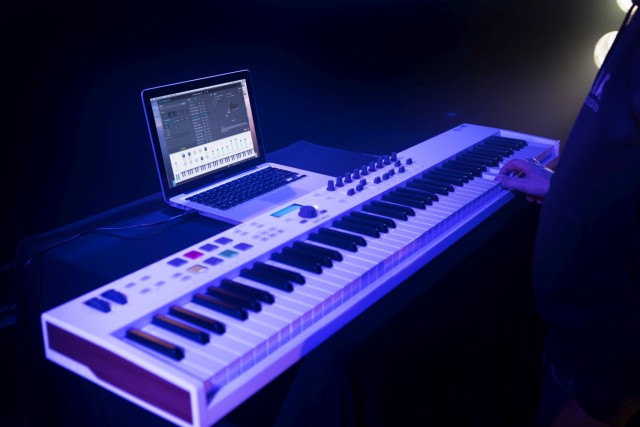 ����-���������� Arturia KeyLab Essential 88 mk3 Black