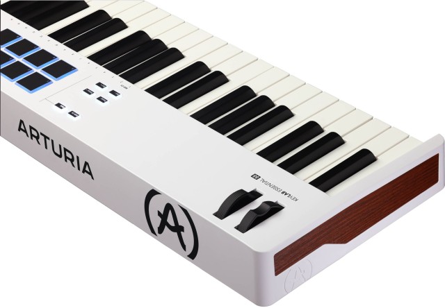 ����-���������� Arturia KeyLab Essential 88 mk3 White