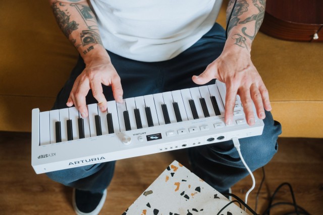 ����-���������� Arturia KeyStep 37 mk2