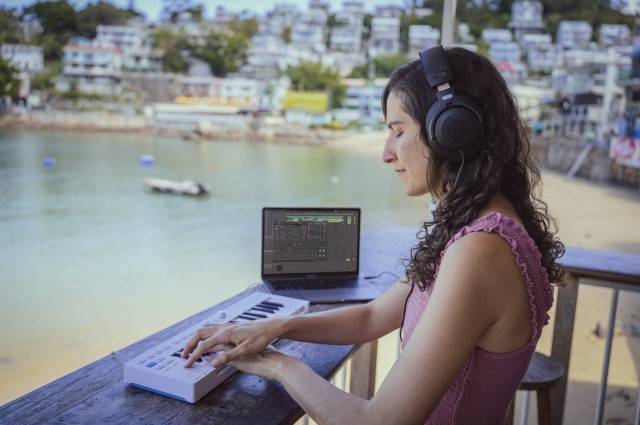 ����-���������� Arturia KeyStep 37 mk2