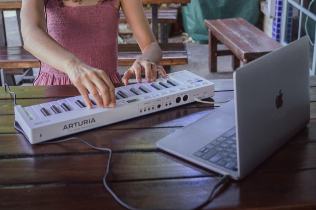 ����-���������� Arturia KeyStep 37 mk2