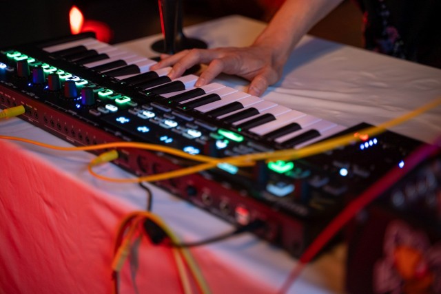 ����-���������� Arturia KeyStep Pro Chroma