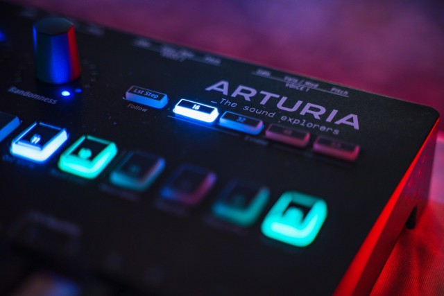 ����-���������� Arturia KeyStep Pro Chroma