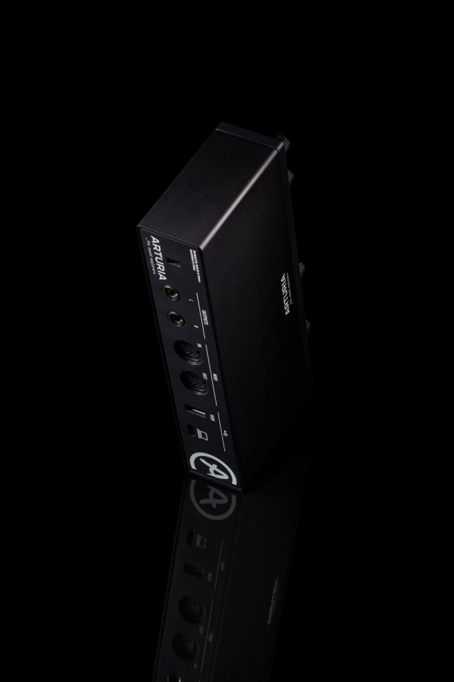 ������� ����� Arturia MiniFuse 2 Black