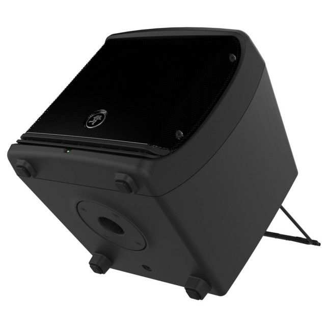 Mackie DLM8