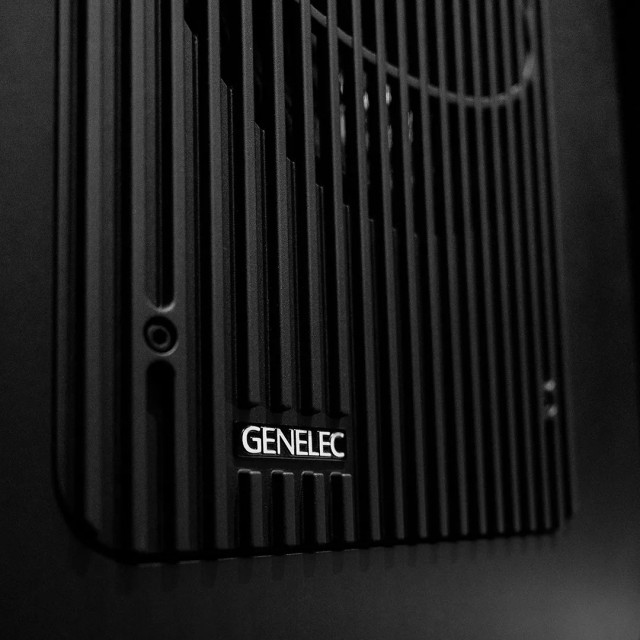 �������� Genelec 7040APM