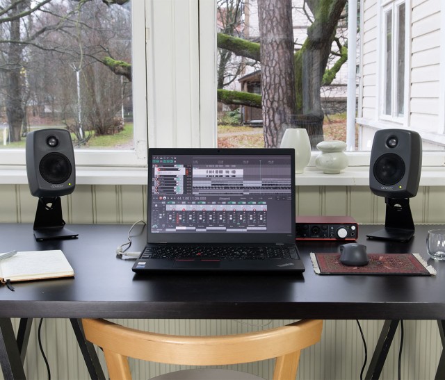 ��������� ������� Genelec 8010AP