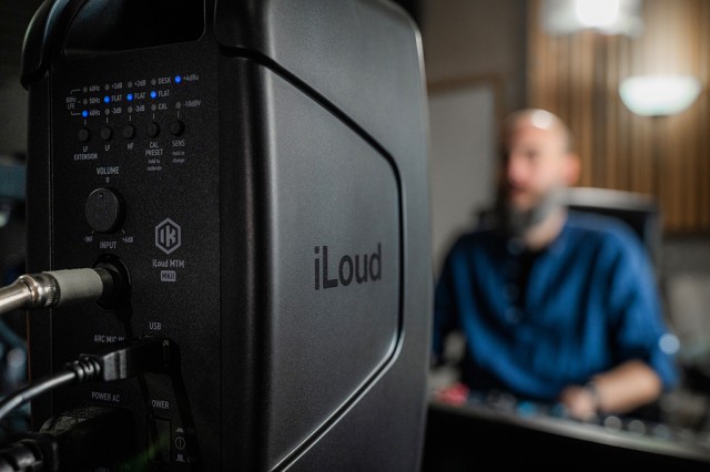 ����������� ������� IK MULTIMEDIA iLoud MTM MKII