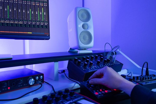 ����������� ������� IK MULTIMEDIA iLoud MTM MKII (White)