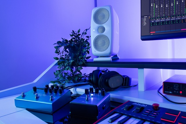 ����������� ������� IK MULTIMEDIA iLoud MTM MKII (White)