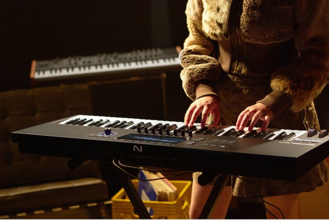 MIDI-��������� Native Instruments Komplete Kontrol S61 MK3