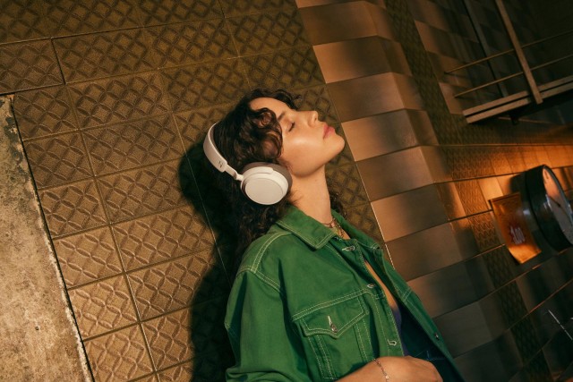 Sennheiser ACCENTUM Plus Wireless White