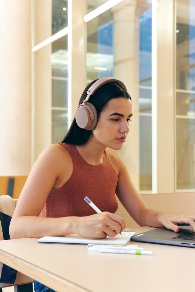 Sennheiser ACCENTUM Wireless Taupe