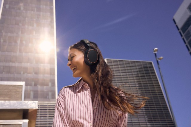Sennheiser MOMENTUM 4 Wireless Black