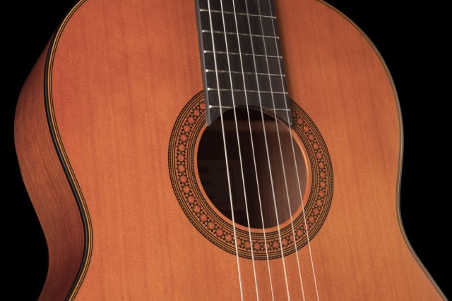 �������� ����� YAMAHA CG122MC