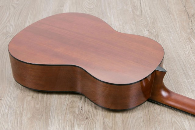 �������� ����� YAMAHA CG142C