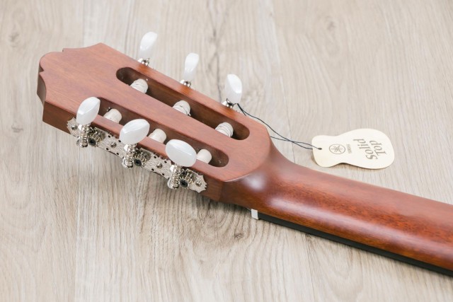 �������� ����� YAMAHA CG142C