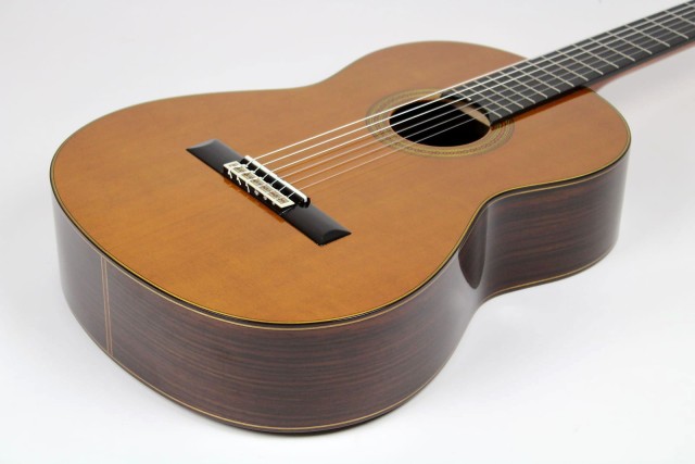 �������� ����� YAMAHA GC32C