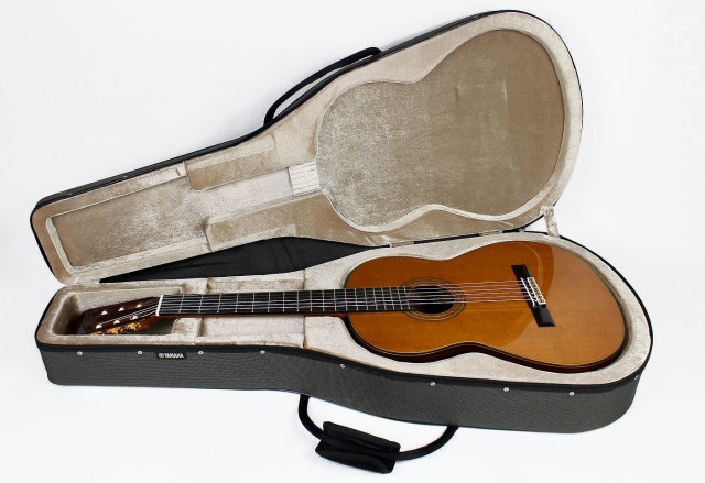 �������� ����� YAMAHA GC32C